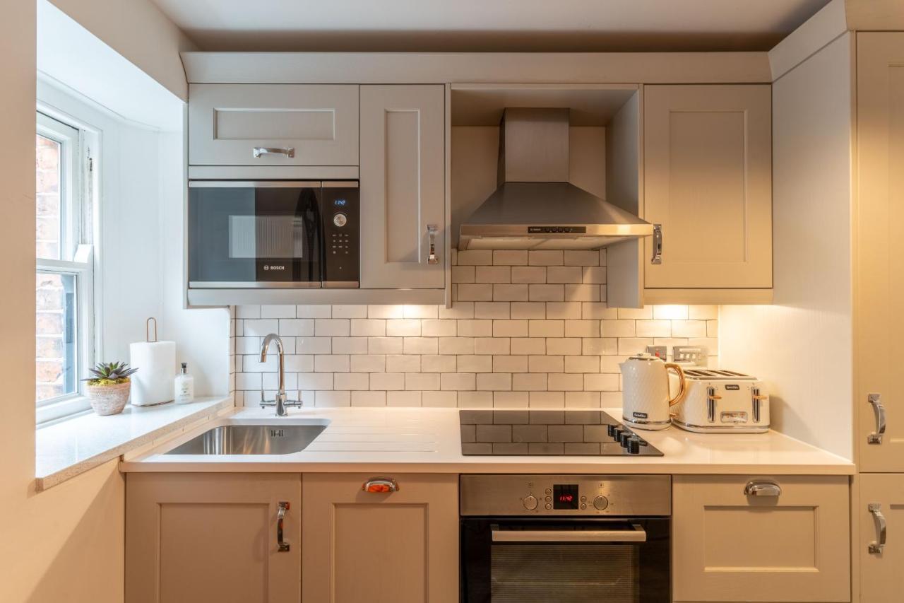 Luxury Chapel Apartment Within City Walls Chester Exteriör bild